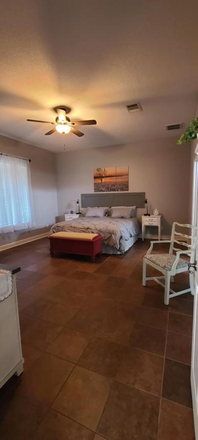 Hill Country Haute N Haus Relax And Renew Fischer ภายนอก รูปภาพ
